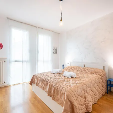 Balcony Bliss! Elegant Residency