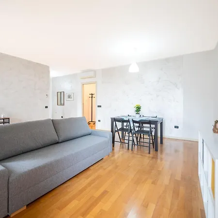 アパート Balcony Bliss! Elegant Residency *