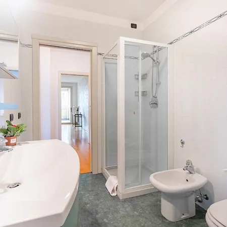 Balcony Bliss! Elegant Residency Lägenhet