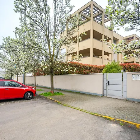 アパート Balcony Bliss! Elegant Residency *