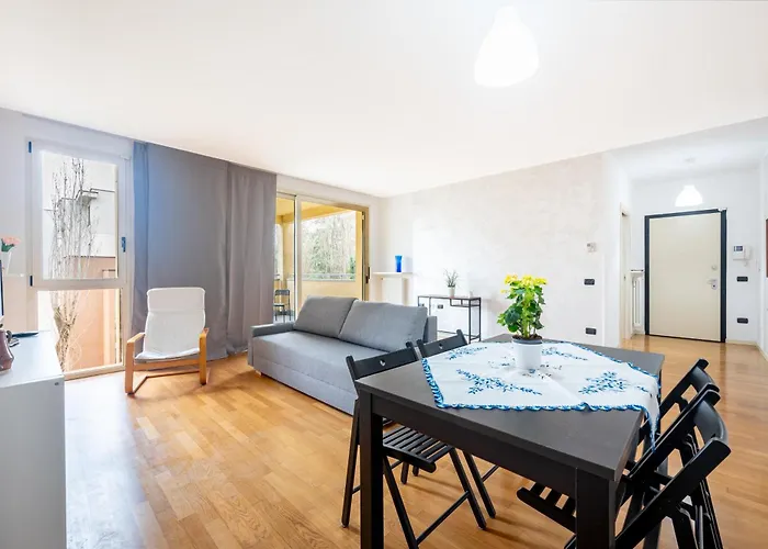 Balcony Bliss! Elegant Residency Πάρμα