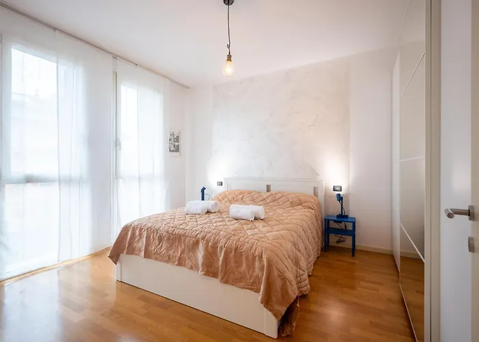 Balcony Bliss! Elegant Residency * Πάρμα