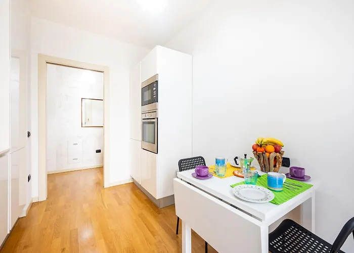 Balcony Bliss! Elegant Residency Πάρμα