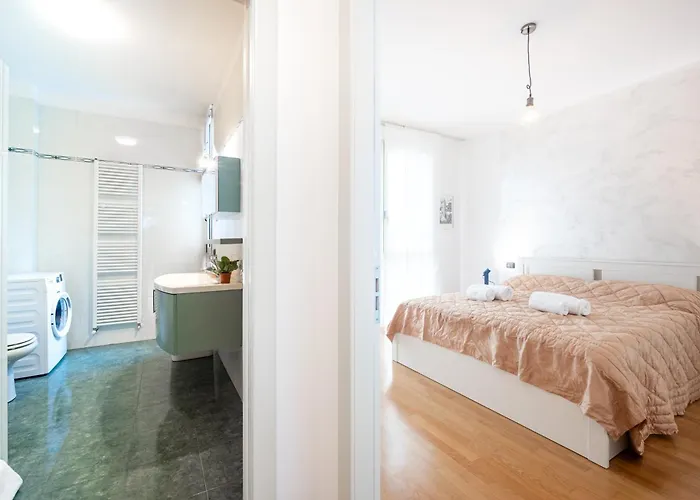 Balcony Bliss! Elegant Residency Διαμέρισμα Πάρμα