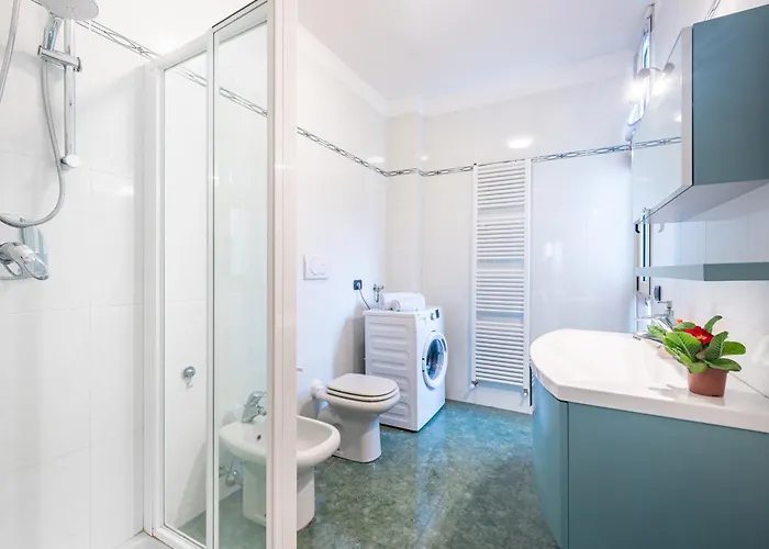 Balcony Bliss! Elegant Residency Διαμέρισμα *