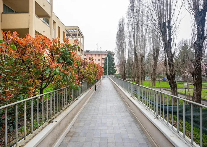 Balcony Bliss! Elegant Residency *