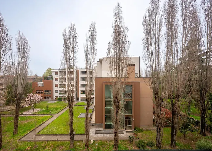 Balcony Bliss! Elegant Residency Διαμέρισμα *